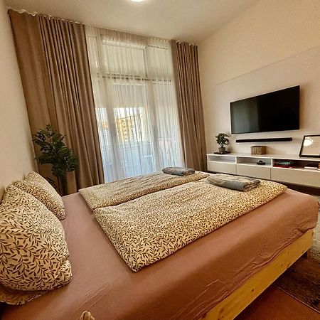 New, Beautiful Apt With Parking In Best Location! Братислава Екстер'єр фото