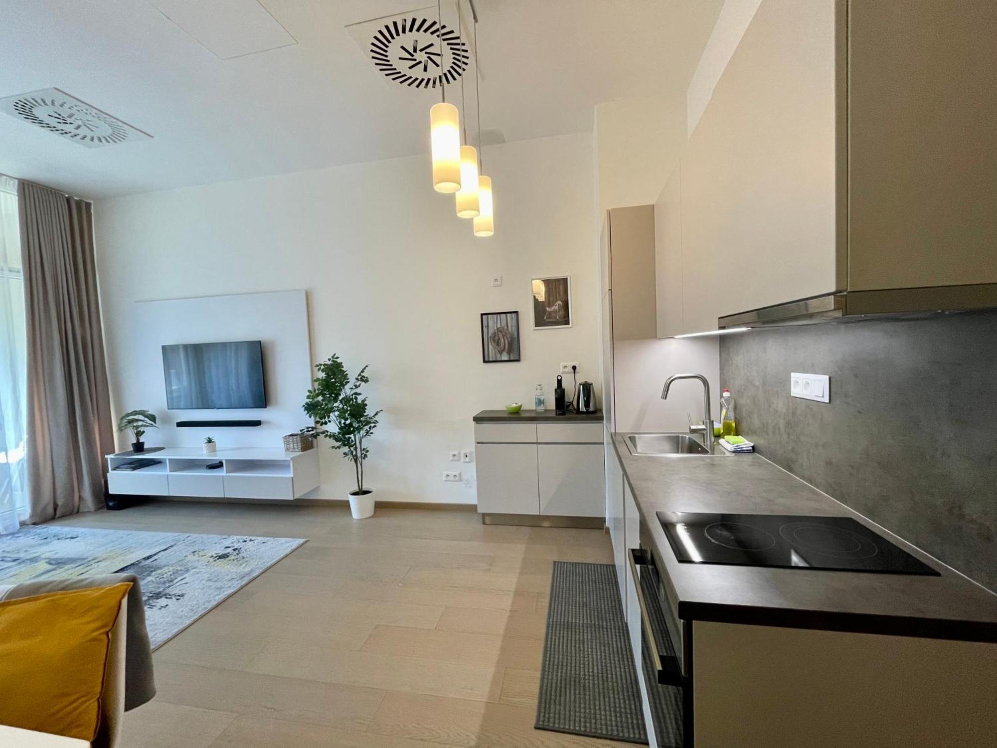 New, Beautiful Apt With Parking In Best Location! Братислава Екстер'єр фото