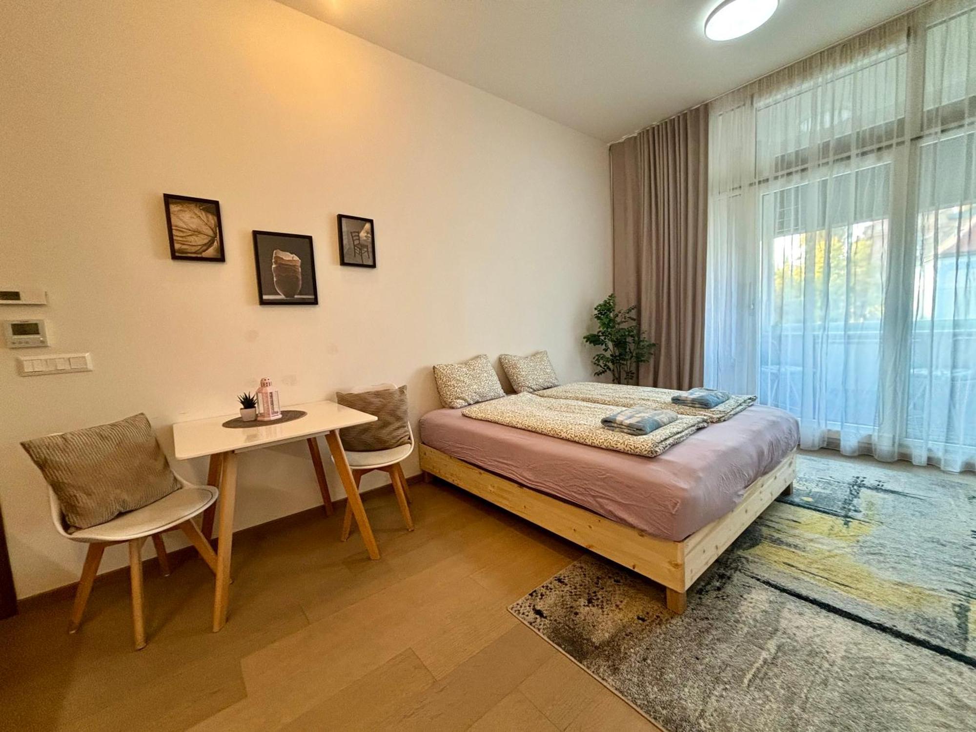 New, Beautiful Apt With Parking In Best Location! Братислава Екстер'єр фото
