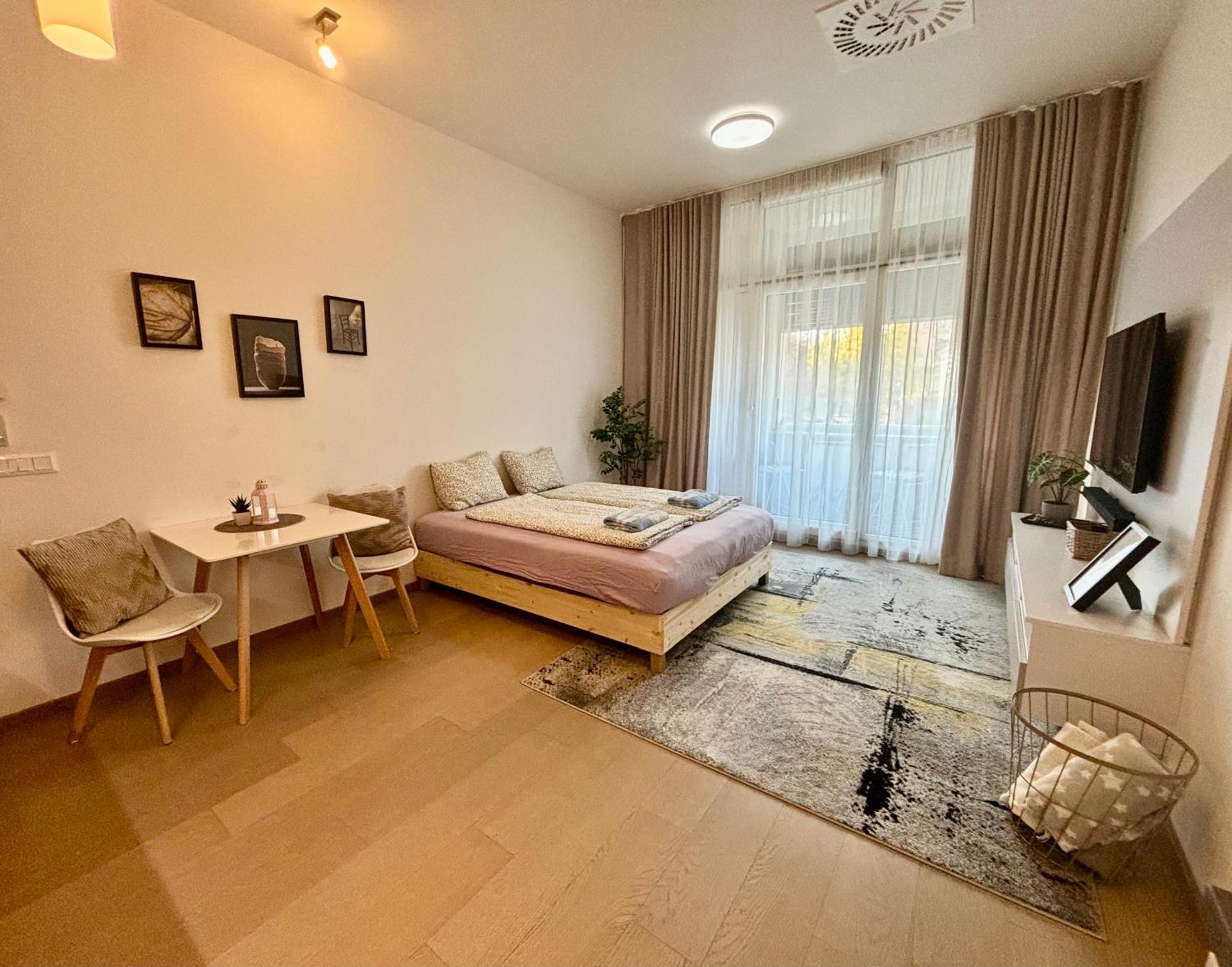 New, Beautiful Apt With Parking In Best Location! Братислава Екстер'єр фото