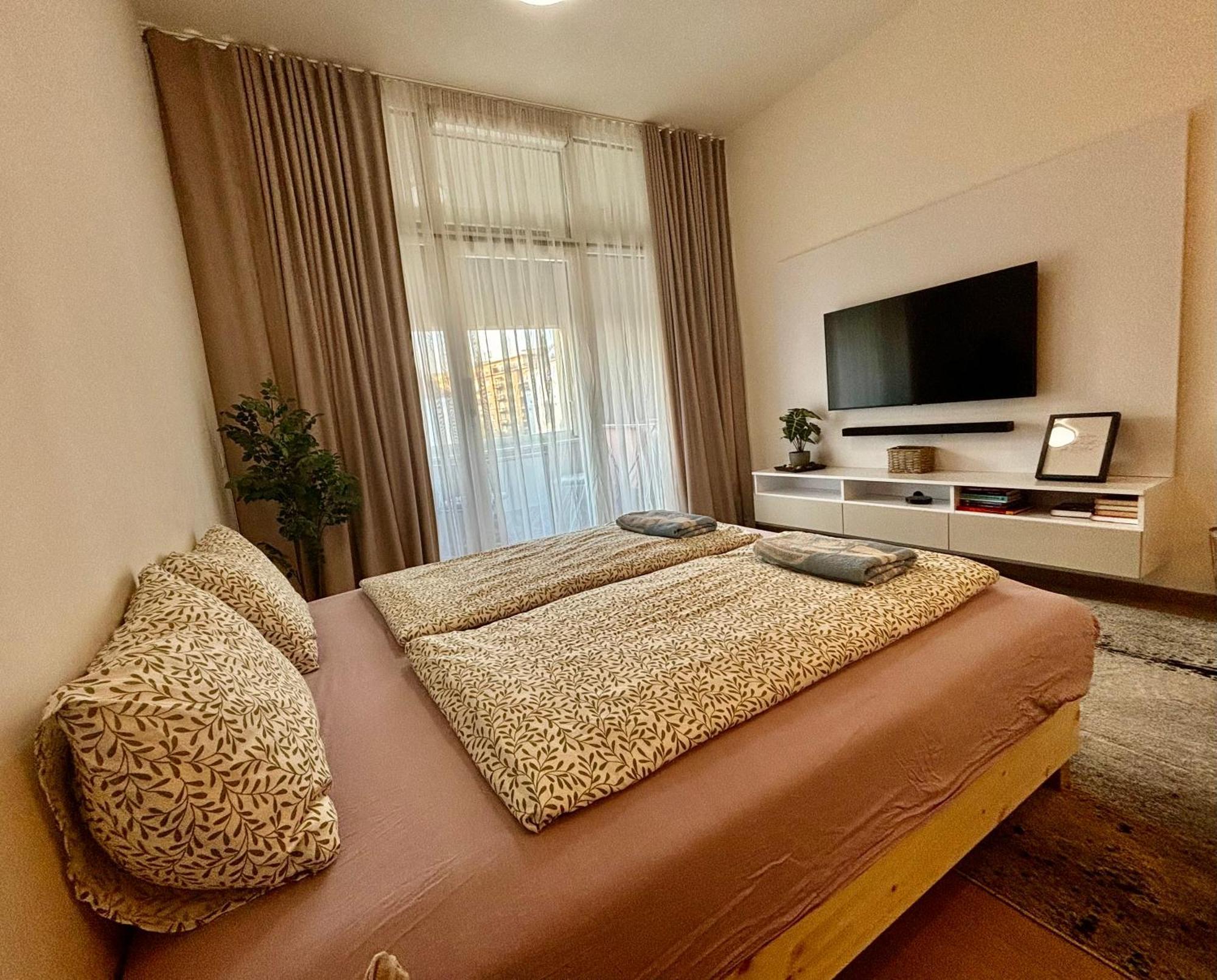 New, Beautiful Apt With Parking In Best Location! Братислава Екстер'єр фото