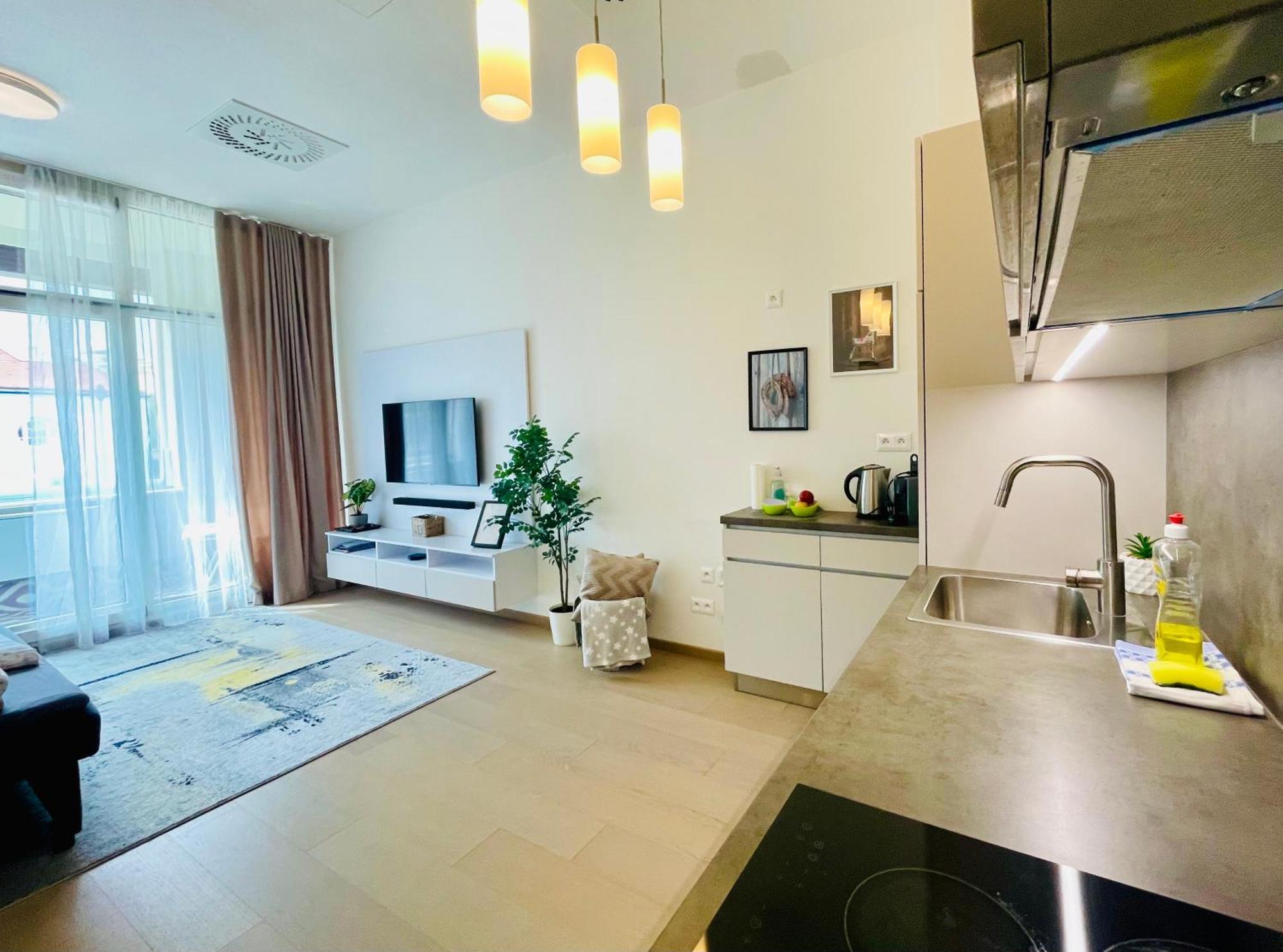 New, Beautiful Apt With Parking In Best Location! Братислава Екстер'єр фото